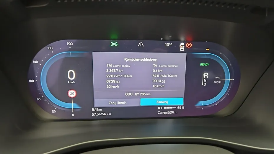 VOLVO C40 -