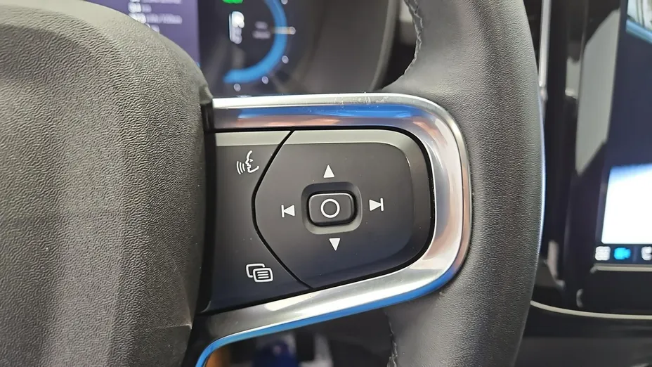 VOLVO C40 -