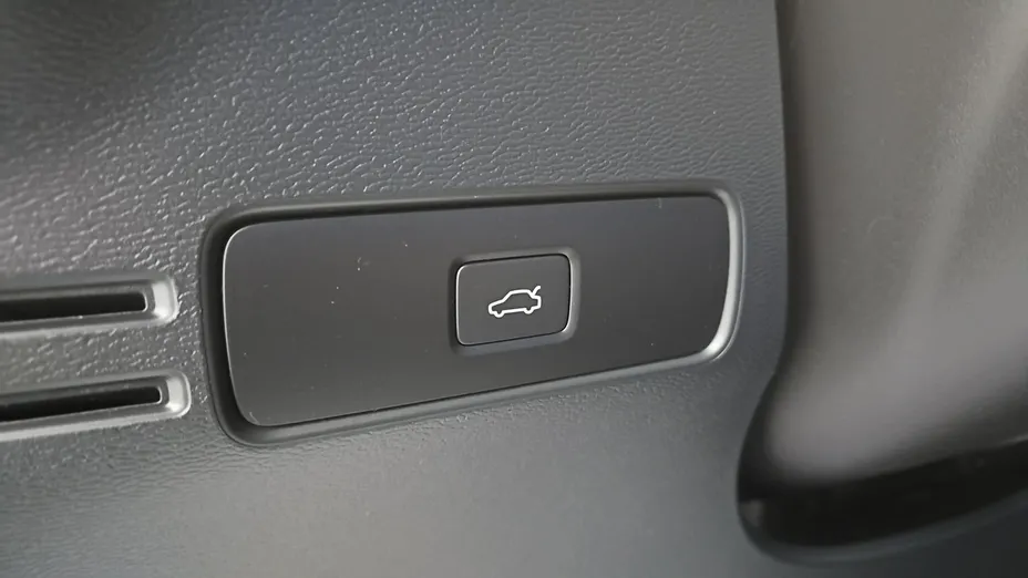 VOLVO C40 -