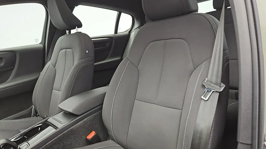 VOLVO C40 -