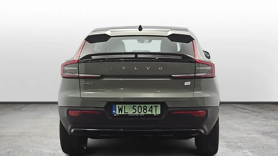 VOLVO C40 -