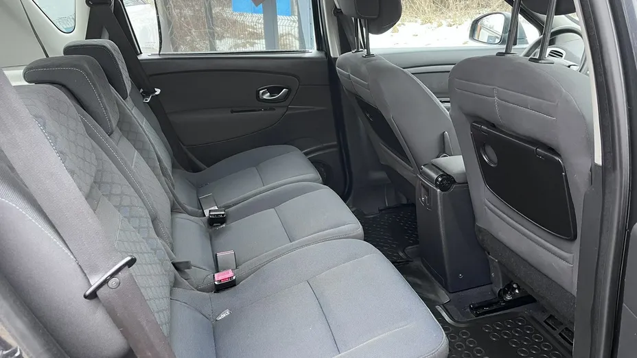 RENAULT Scenic -