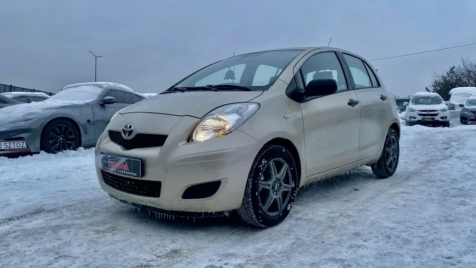 TOYOTA Yaris -