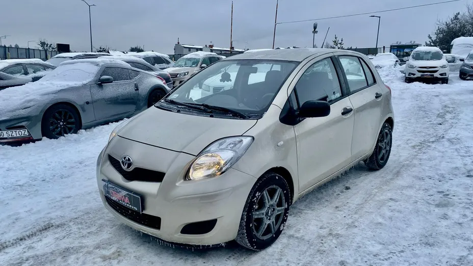 TOYOTA Yaris -