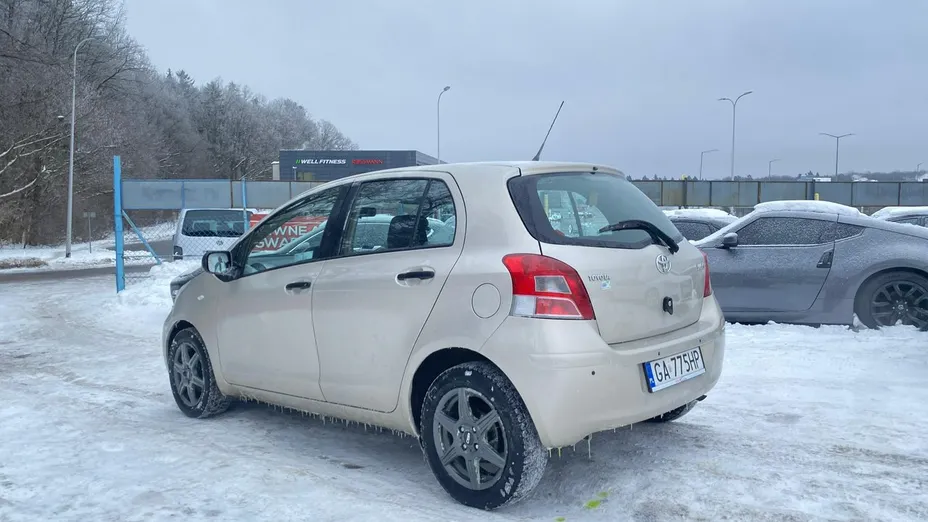 TOYOTA Yaris -