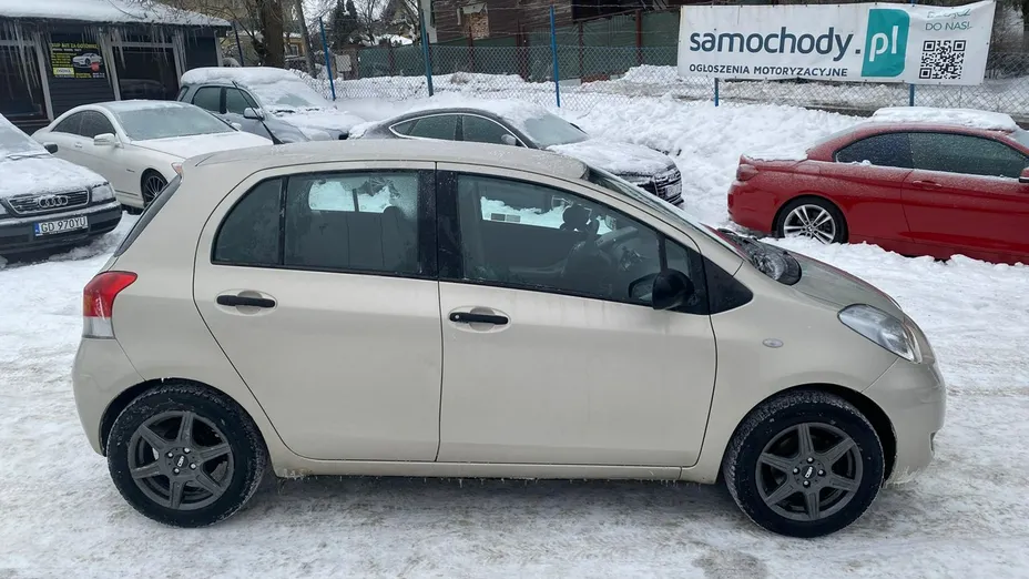 TOYOTA Yaris -