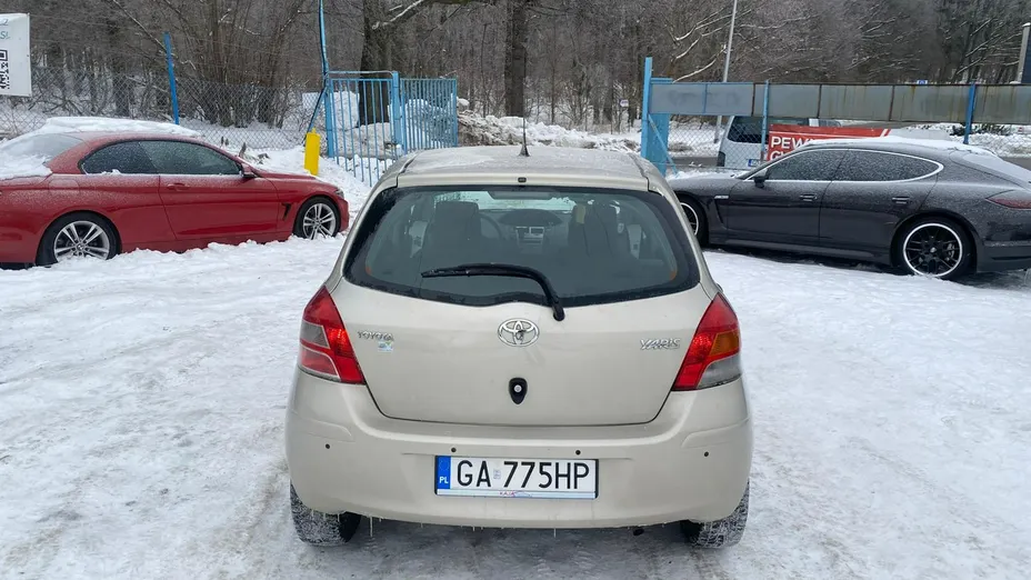 TOYOTA Yaris -