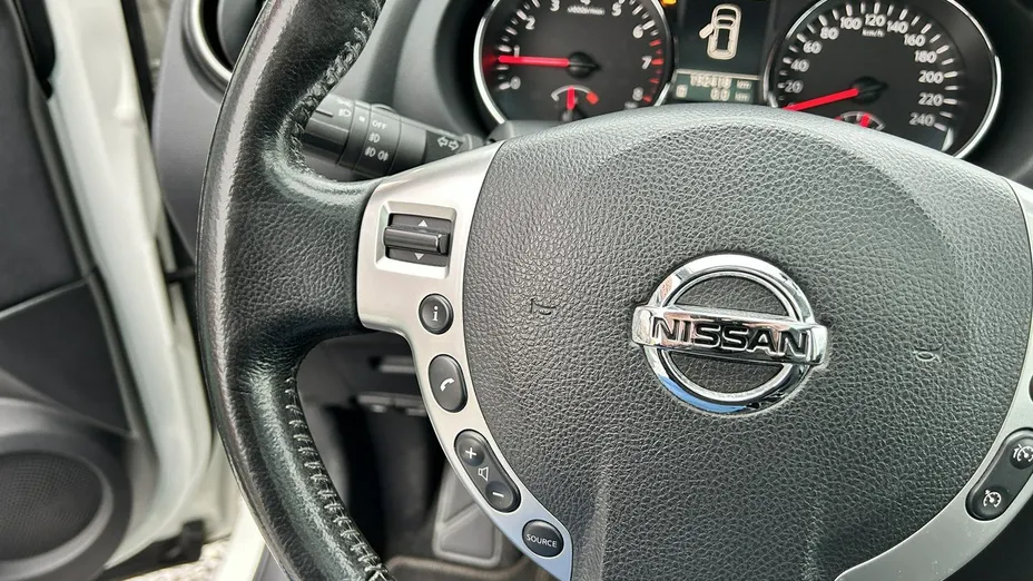 NISSAN Qashqai -