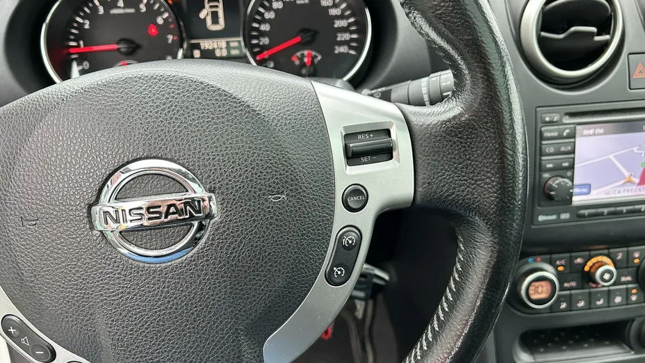 NISSAN Qashqai -