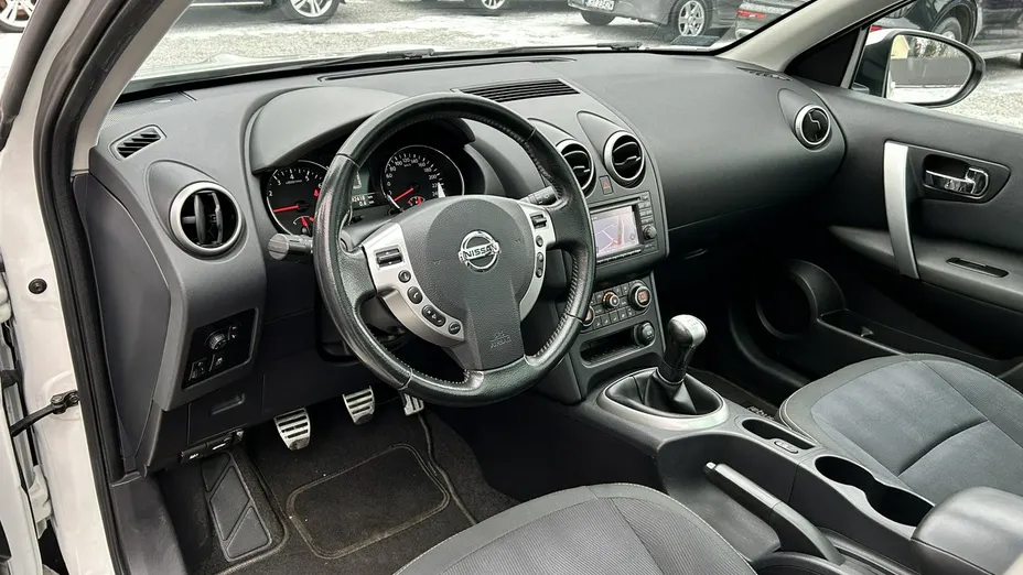 NISSAN Qashqai -