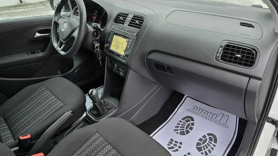 VOLKSWAGEN Polo -