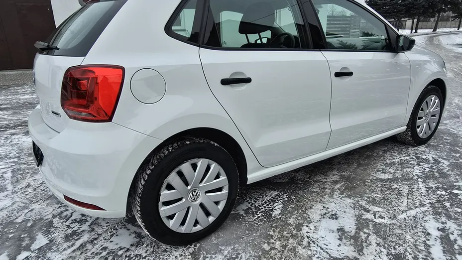 VOLKSWAGEN Polo -