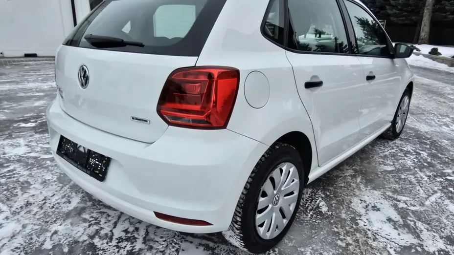 VOLKSWAGEN Polo -