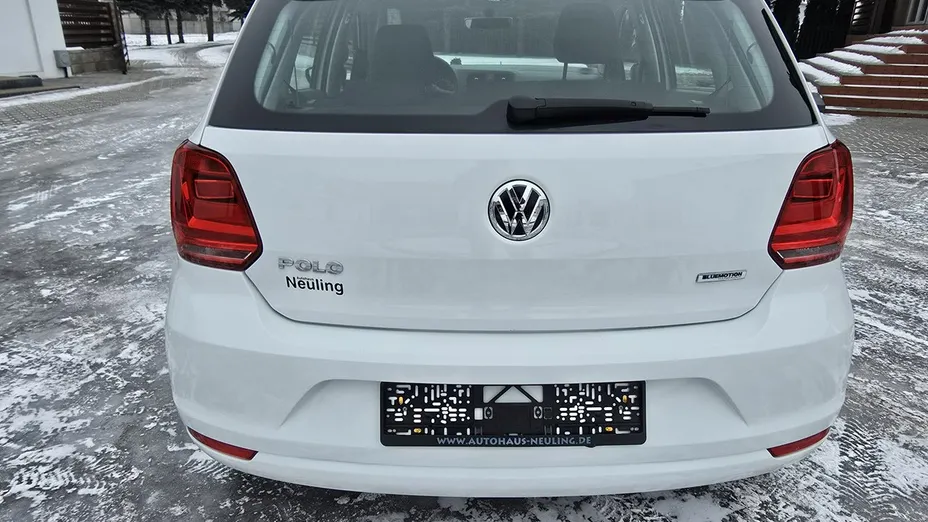 VOLKSWAGEN Polo -