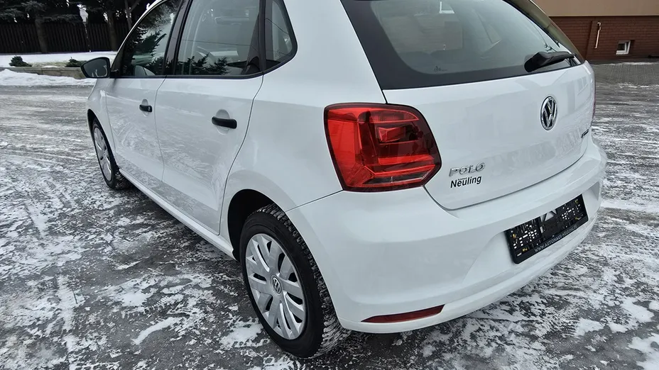 VOLKSWAGEN Polo -