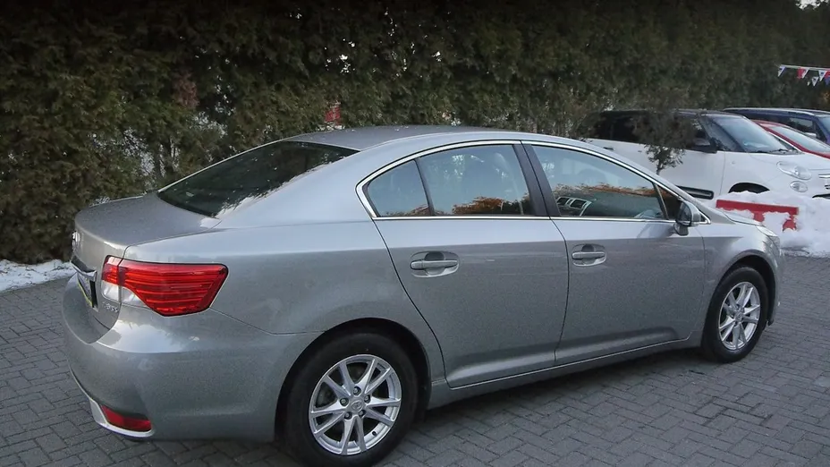TOYOTA Avensis -