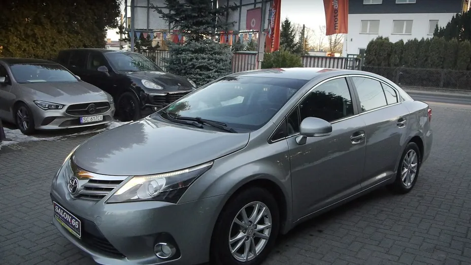 TOYOTA Avensis -