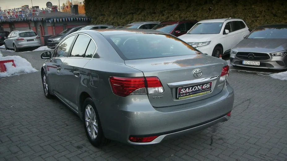 TOYOTA Avensis -