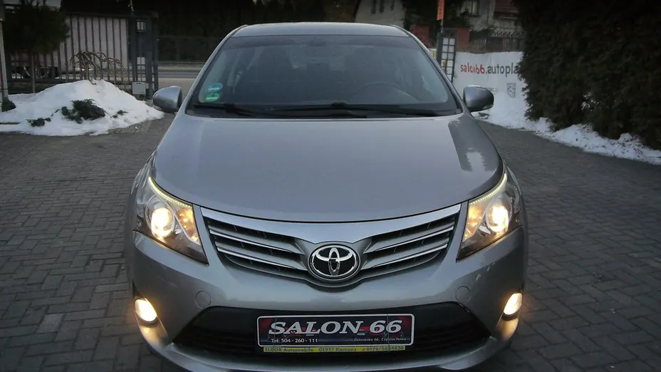 TOYOTA Avensis -