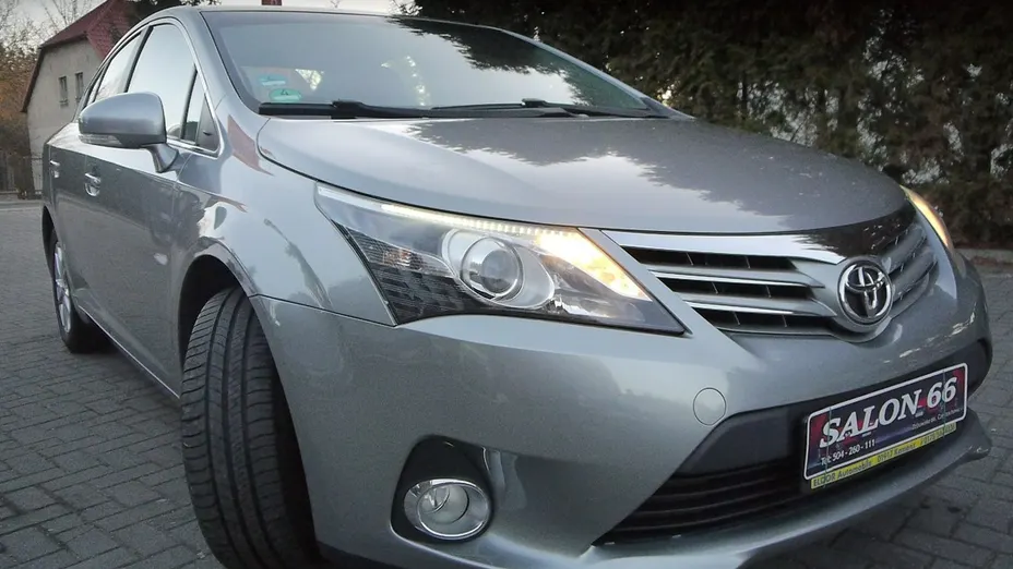 TOYOTA Avensis -