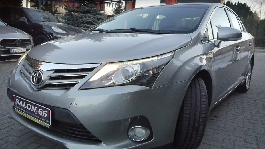 TOYOTA Avensis -