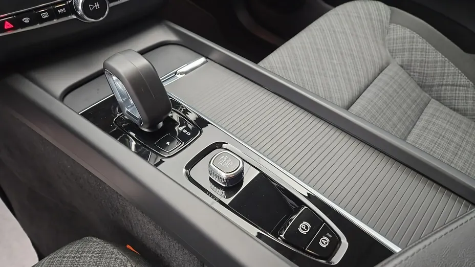 VOLVO XC60 -