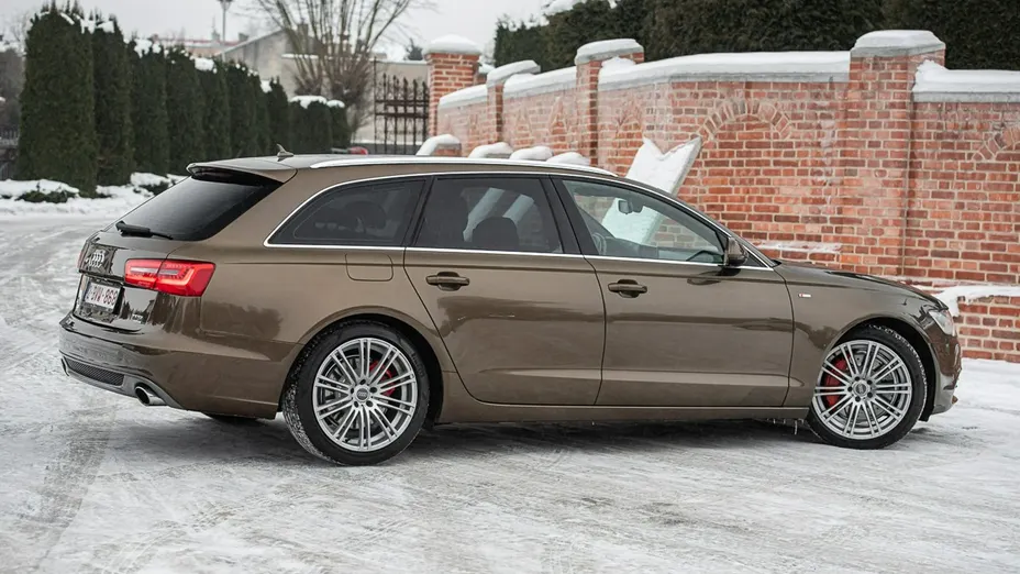 AUDI A6 -