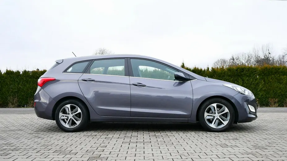 HYUNDAI i30 -
