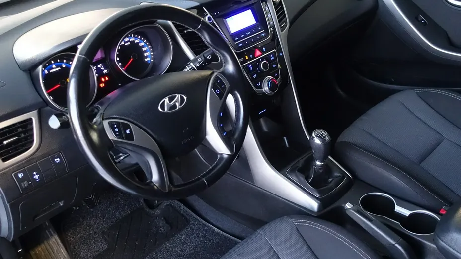 HYUNDAI i30 -