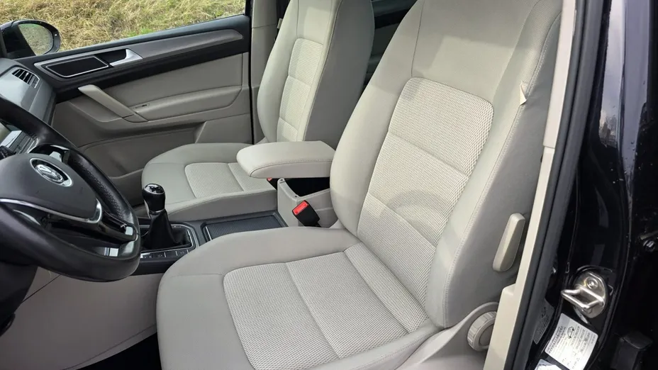 VOLKSWAGEN Golf Sportsvan -