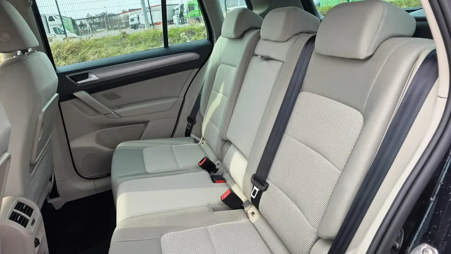 VOLKSWAGEN Golf Sportsvan -