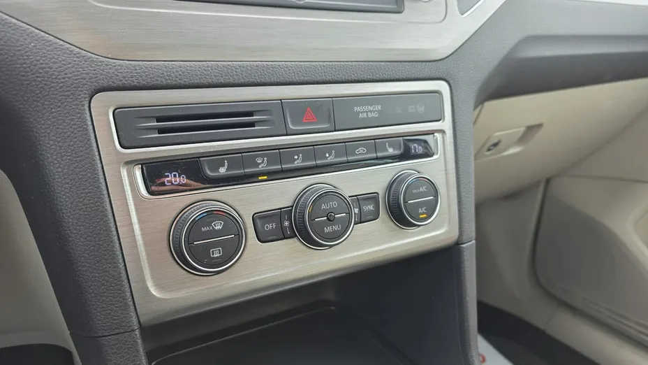 VOLKSWAGEN Golf Sportsvan -