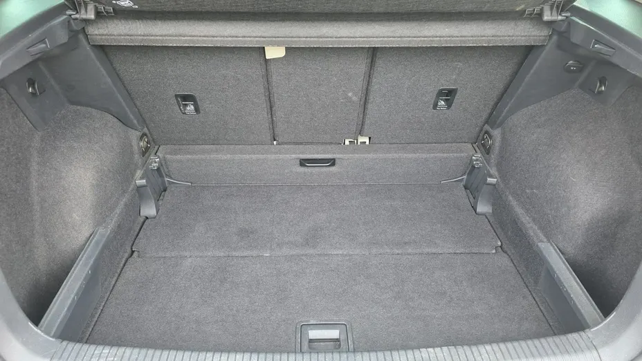 VOLKSWAGEN Golf Sportsvan -