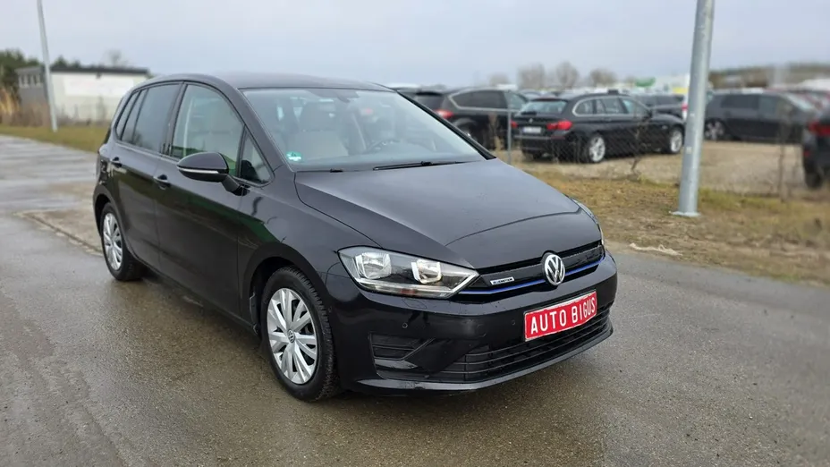 VOLKSWAGEN Golf Sportsvan -