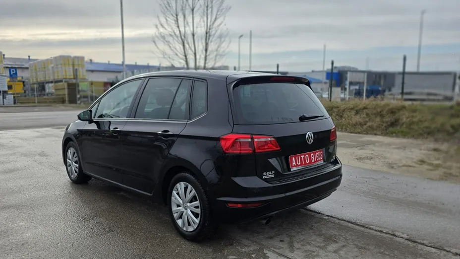 VOLKSWAGEN Golf Sportsvan -