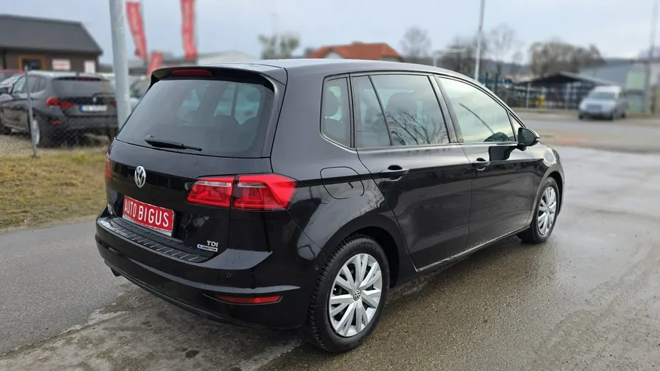 VOLKSWAGEN Golf Sportsvan -