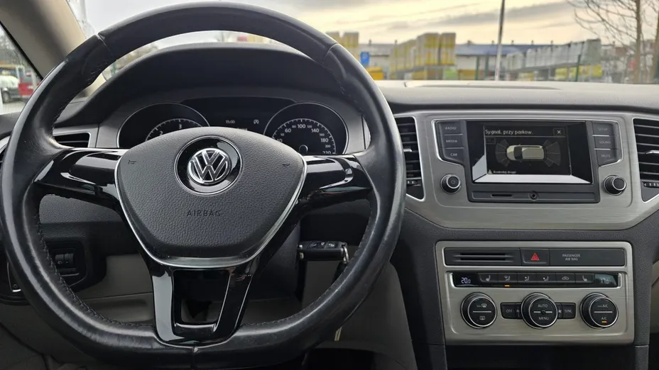 VOLKSWAGEN Golf Sportsvan -