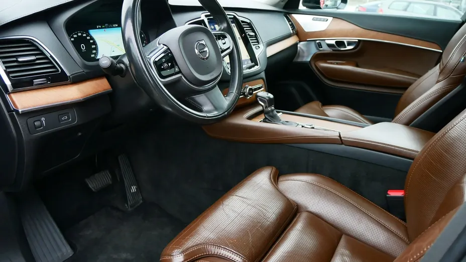 VOLVO XC90 -