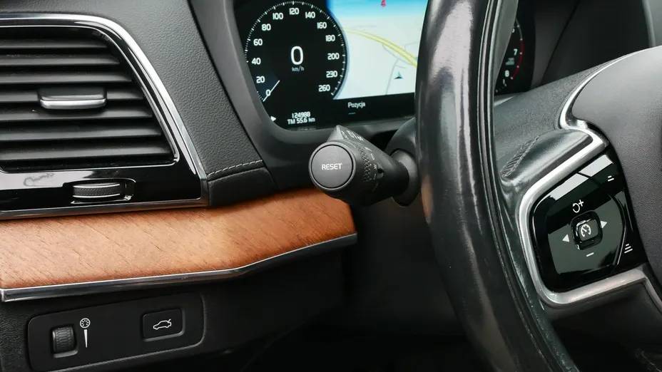 VOLVO XC90 -