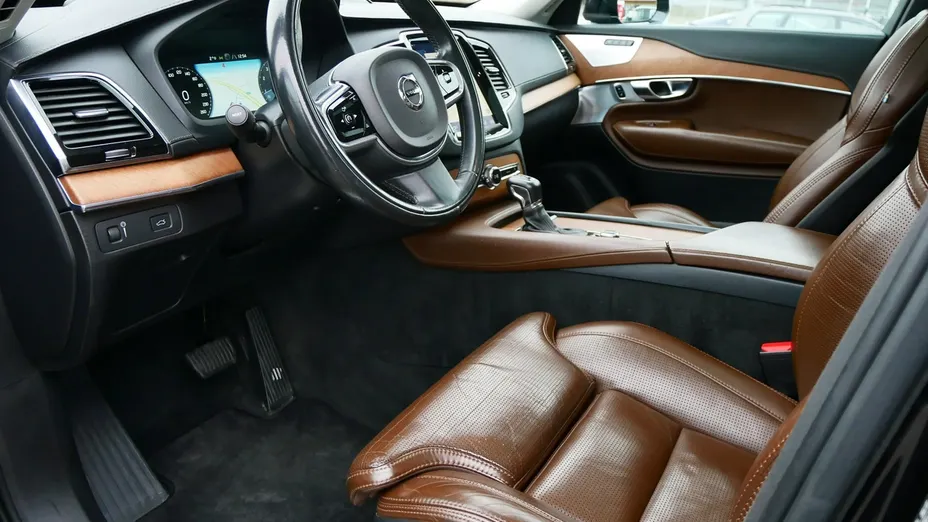 VOLVO XC90 -