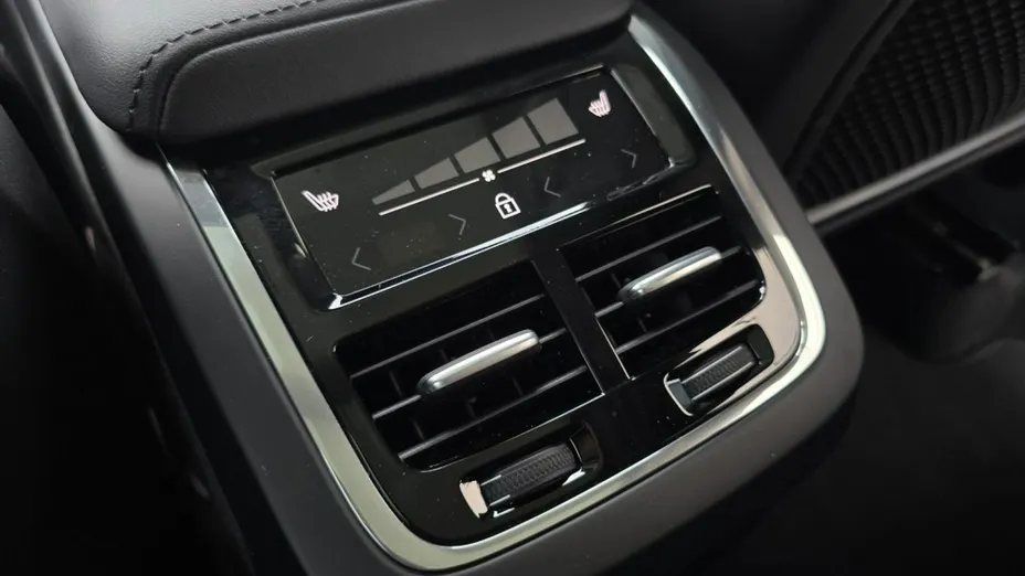 VOLVO XC60 -