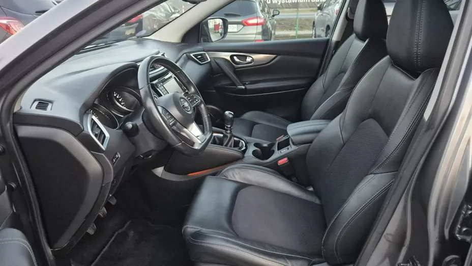 NISSAN Qashqai -