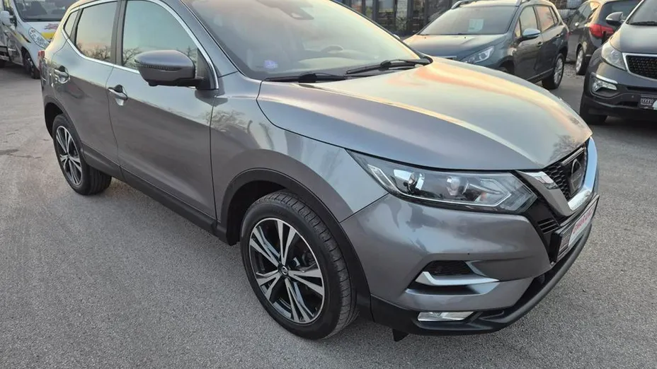 NISSAN Qashqai -