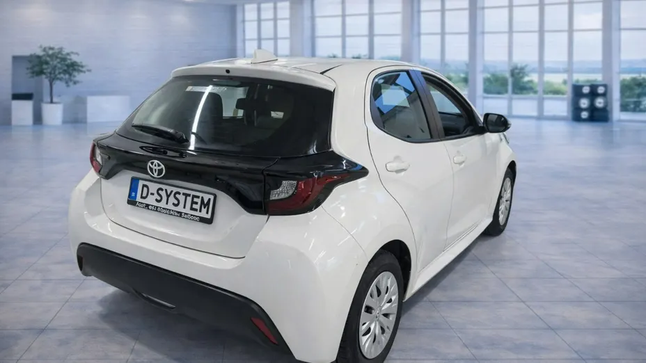 TOYOTA Yaris -