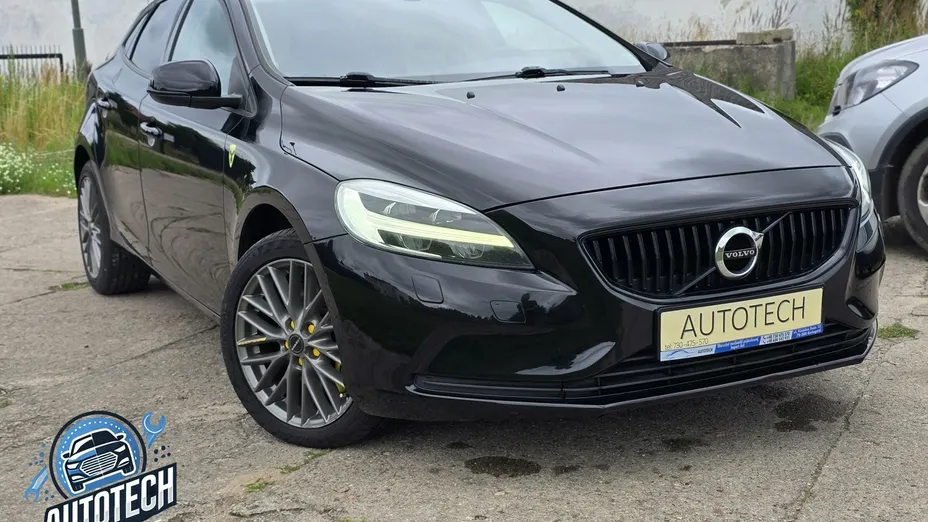 VOLVO V40 -