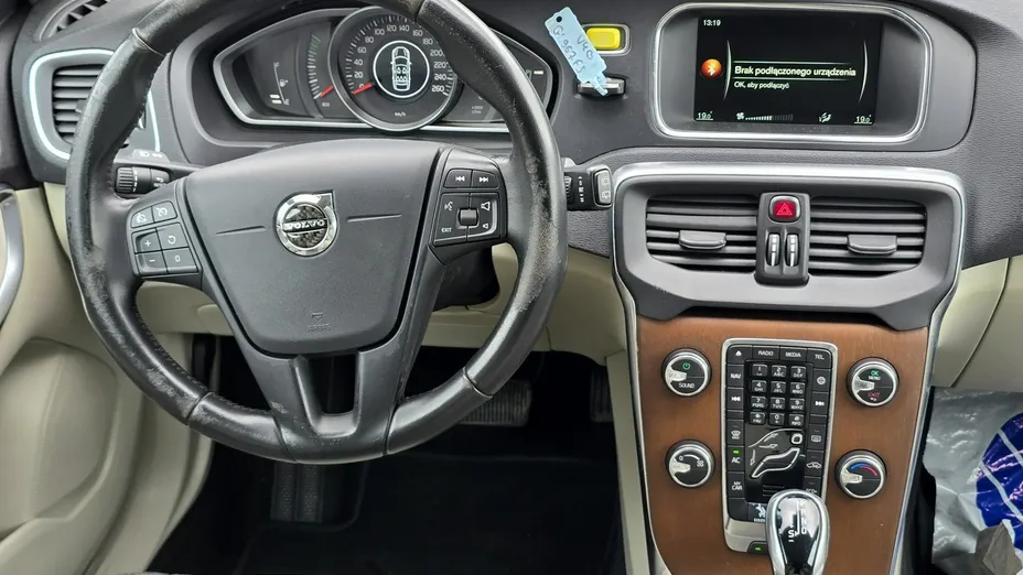 VOLVO V40 -