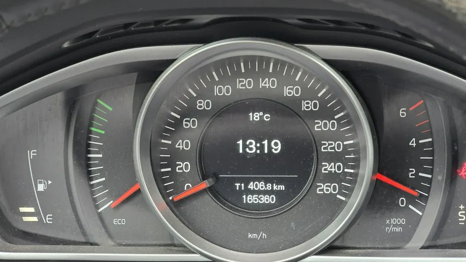 VOLVO V40 -