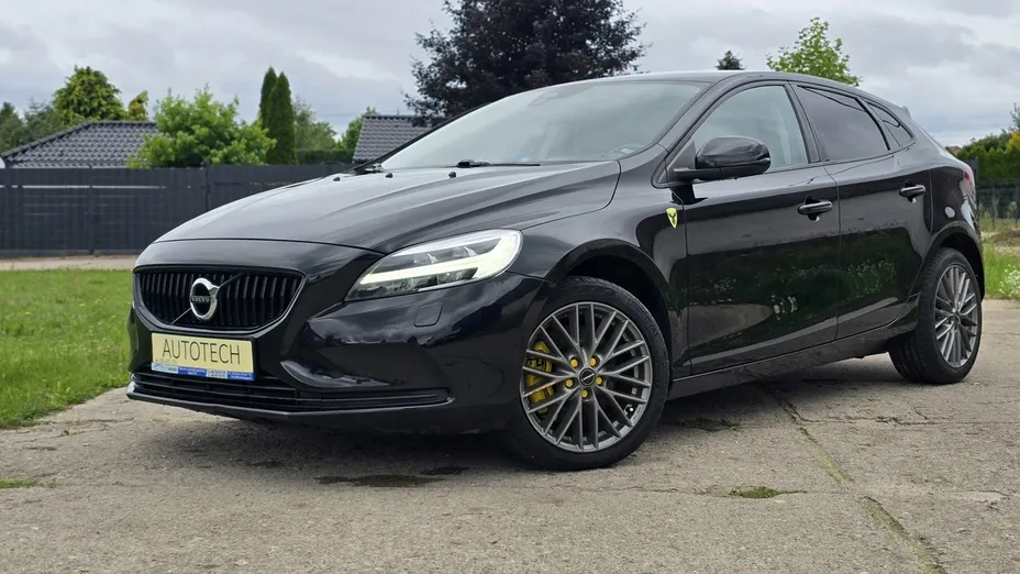 VOLVO V40 -