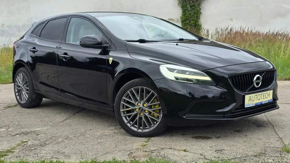 VOLVO V40 -
