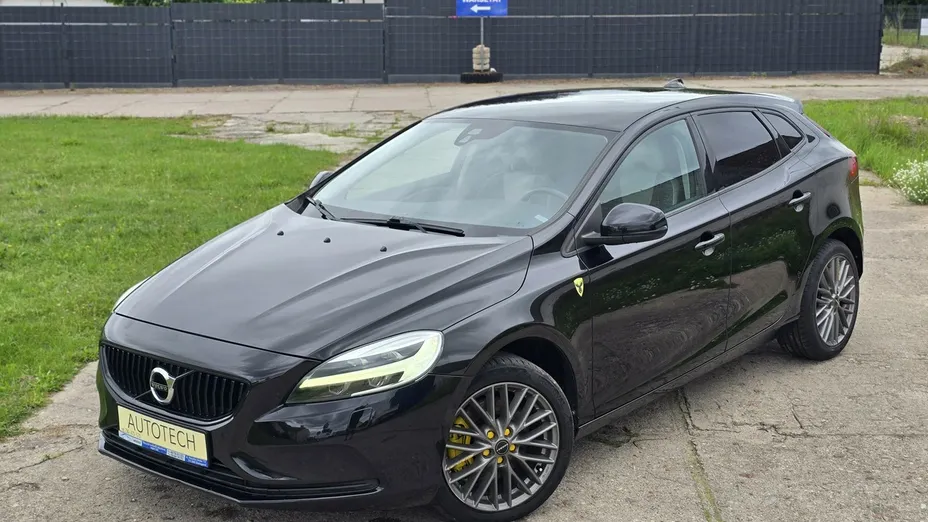 VOLVO V40 -